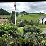 Apartment Familienferien In Einem 200 Jahre Alten Berner *