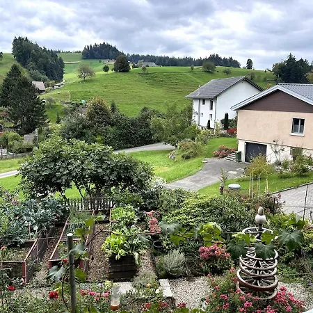 Familienferien In Einem 200 Jahre Alten Berner *